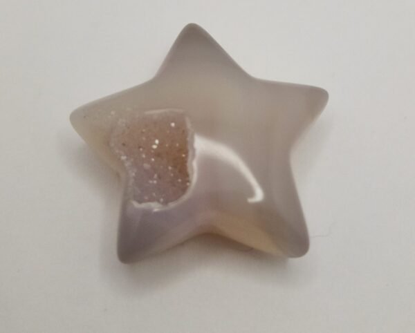 Agate with druzy pocket